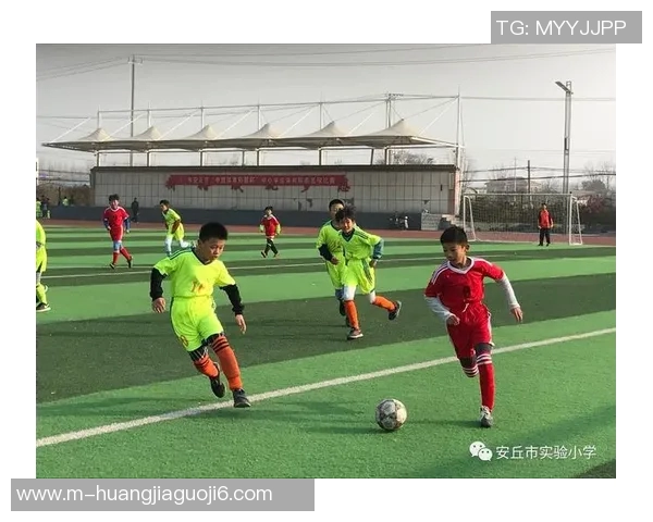 绿茵场上的梦想与激情交织成诗歌的旋律